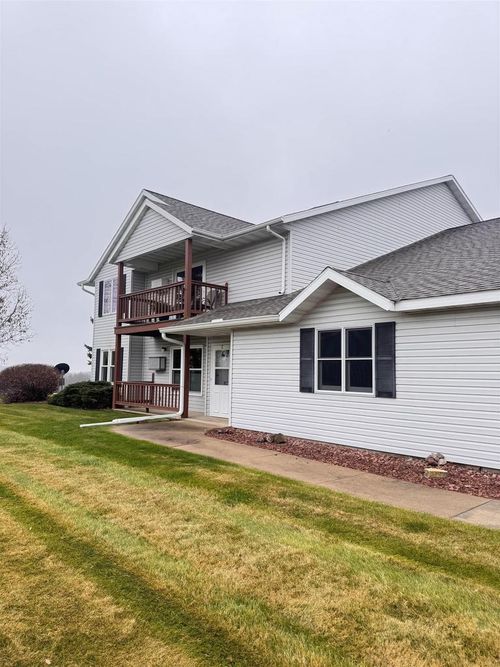 c-210 Country Side Court, WAUPACA, WI, 54981 | Card Image