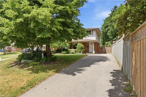 340 Cyrus St, Cambridge, ON, N3H1H3 | Card Image