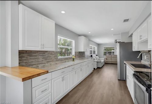 862 95th Ave N, NAPLES, FL, 34108-2459 | Card Image