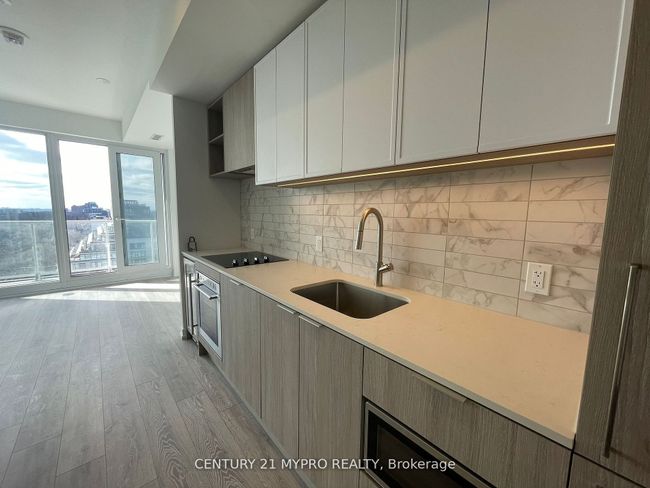 909 - 2020 Bathurst St, Condo with 1 bedrooms, 1 bathrooms and null parking in York ON | Image 6