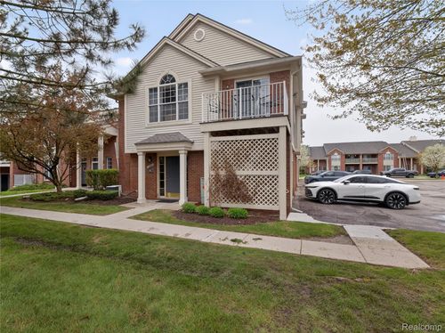 37-1834 Flagstone Cir, Rochester, MI, 48307-6095 | Card Image