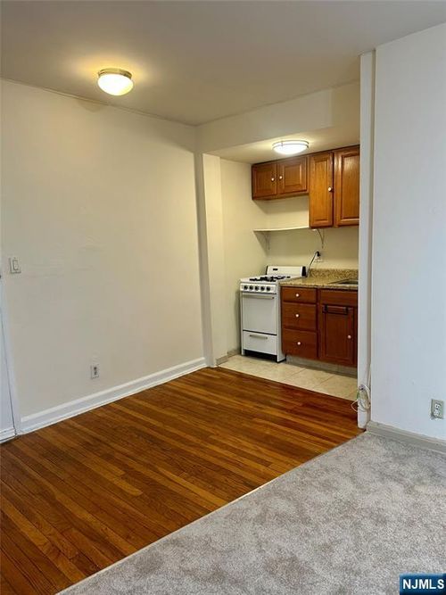 3091 Edwin Ave, Fort Lee, NJ, 07024-3667 | Card Image