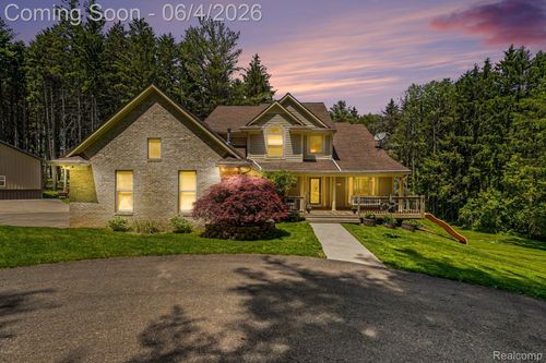 9875 Buckhorn Lake Rd, Holly, MI, 48442-8557 | Card Image