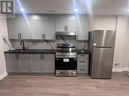 40 Beachville Cir, Brampton, ON, L6X0V3 | Card Image