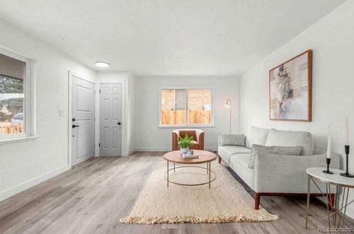 3313 Jasmine St, Denver, CO, 80207-2118 | Card Image