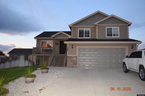 382 Miller Rd, Glenrock, WY, 82637-5181 | Card Image