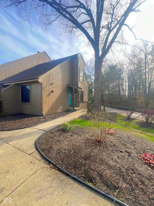 98 Lookout Ridge Dr, Columbus, IN, 47201-8937 | Card Image