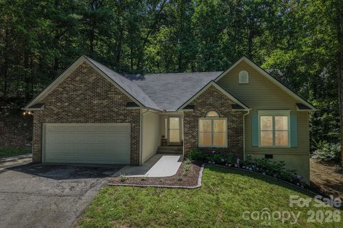 401 Heather Marie Dr, Hendersonville, NC, 28792-9524 | Card Image