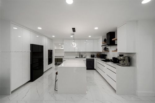 571 Raven Ave, Miami Springs, FL, 33166-3950 | Card Image