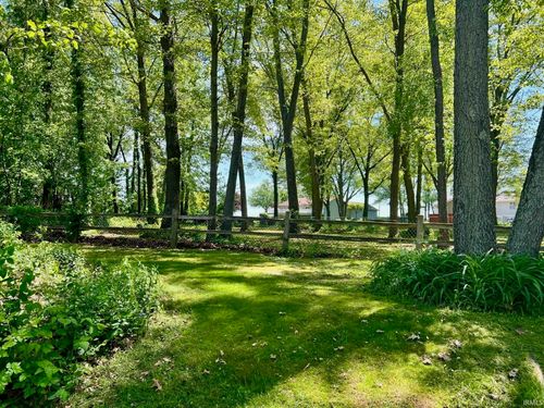 55420 Forest Cove Ct, New Carlisle, IN, 46552-8228 | Card Image
