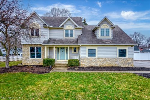 107 Keswick Ct, Amherst, OH, 44001-2368 | Card Image