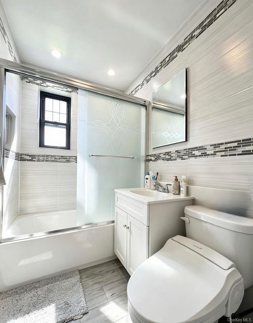 a-67-67 136th St, Flushing, NY, 11367-1623 | Card Image
