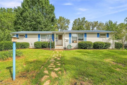 277 Devinney Ave, Louisville, OH, 44641-1012 | Card Image