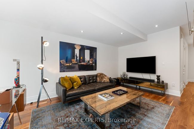 23 Carrville Woods Cir, House attached with 3 bedrooms, 4 bathrooms and 2 parking in Vaughan ON | Image 7