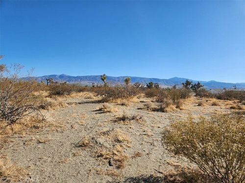 2 Arcadia Rd, Pinon Hills, CA, 92372 | Card Image