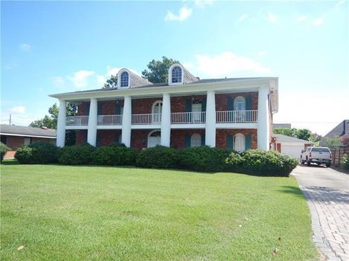 137 Meadowbrook Dr, Gretna, LA, 70056-7041 | Card Image