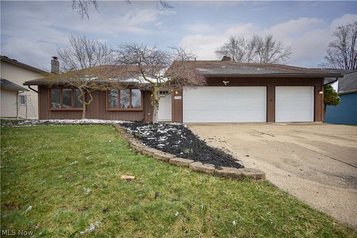 17134 Rabbit Run Dr, Strongsville, OH, 44136-6270 | Card Image