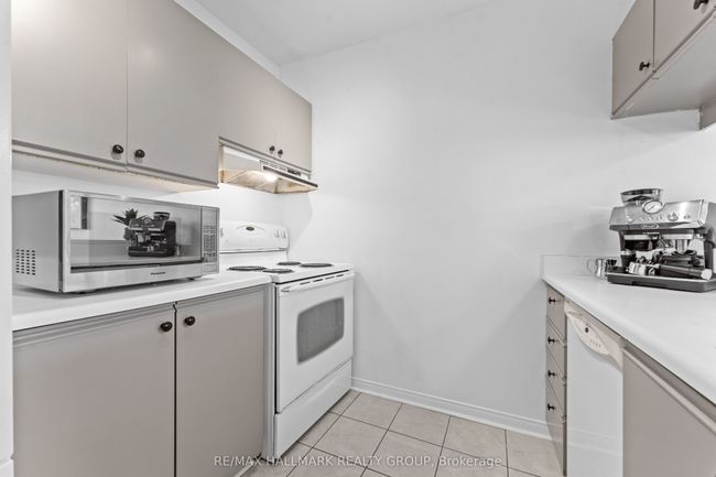 104 - 1099 Cadboro Rd, Condo with 2 bedrooms, 1 bathrooms and 1 parking in Gloucester ON | Image 12