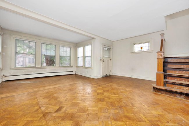 88 79 Th Ave, House other with 3 bedrooms, 2 bathrooms and 1 parking in Glendale NY | Image 6