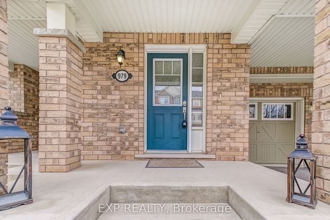 979 Nadalin Hts, House attached with 4 bedrooms, 2 bathrooms and 1 parking in Milton ON | Image 5