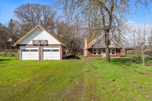 200 Sierra Drive, Eagle Point, OR, 97524 | Card Image