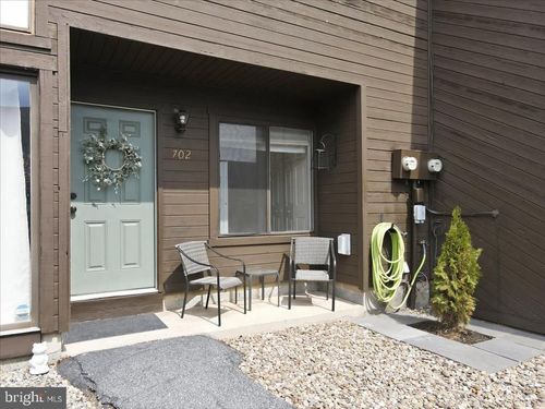 702 Village Rd, ORWIGSBURG, PA, 17961-9690 | Card Image