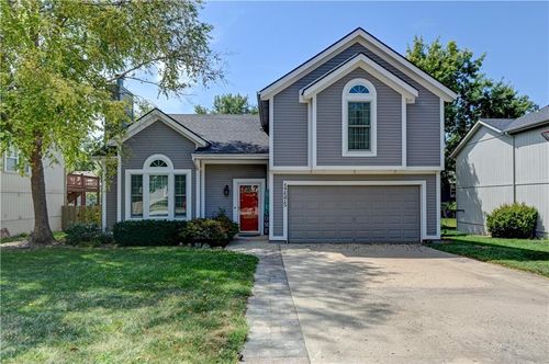 17575 W 111th Ct, Olathe, KS, 66061-9347 | Card Image