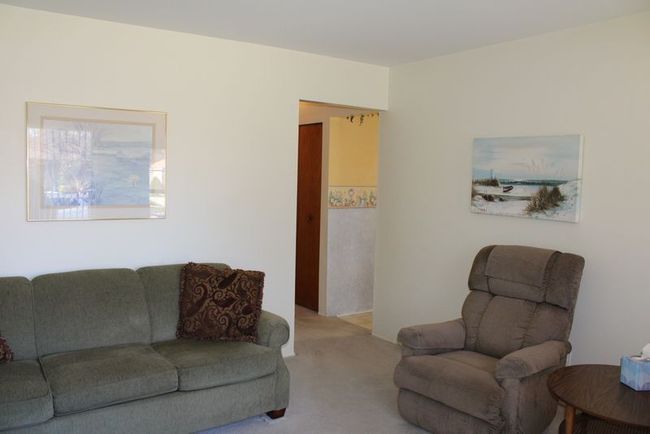 ALL CARPET FRESHLY CLEANED - APRIL 2025! | Image 8