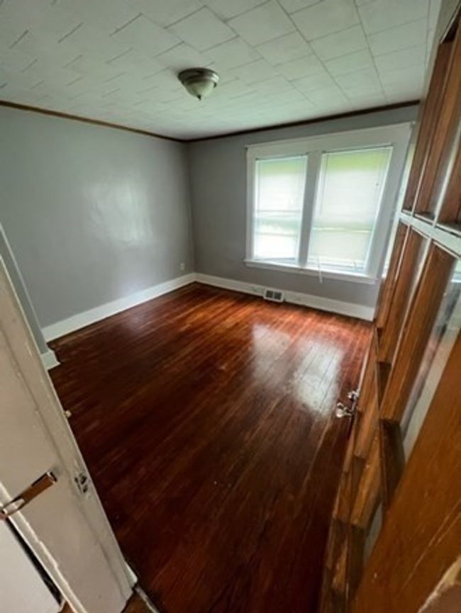 313 Canton St, Home with 7 bedrooms, 3 bathrooms and 4 parking in Fitchburg MA | Image 5