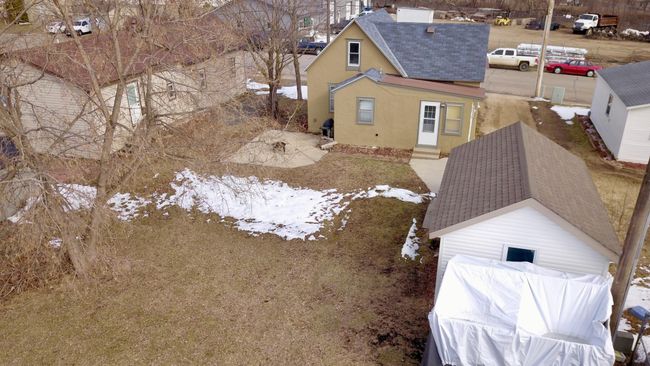 over looking spacious yard | Image 18