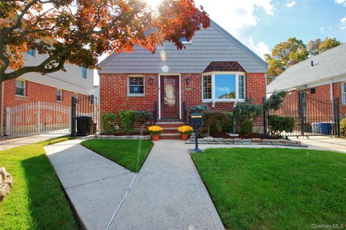 149 6th Ave, Whitestone, NY, 11357-1610 | Card Image