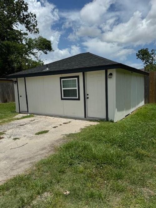 c-4049 Lucille St, Houston, TX, 77026-5704 | Card Image
