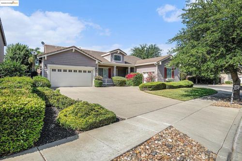 613 Kenwood Dr, Brentwood, CA, 94513-5497 | Card Image