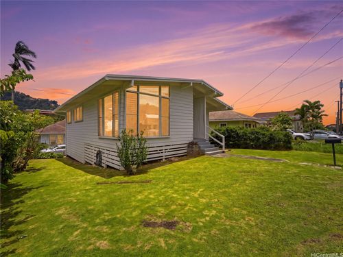 2631 Namauu Dr, Honolulu, HI, 96817-1333 | Card Image