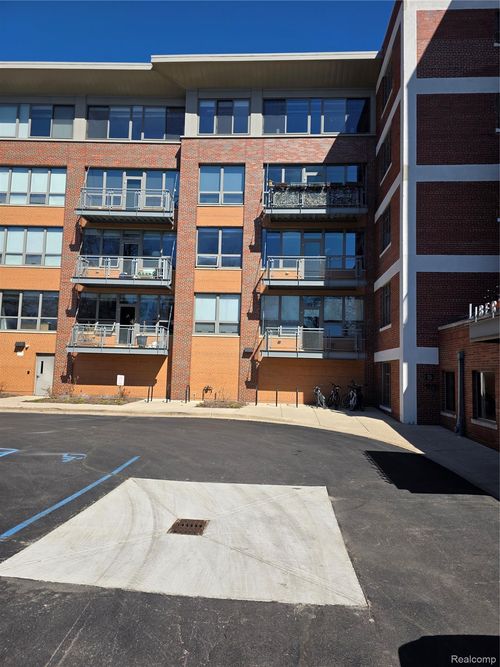 apt-301-315 2nd St, Ann Arbor, MI, 48103-4598 | Card Image