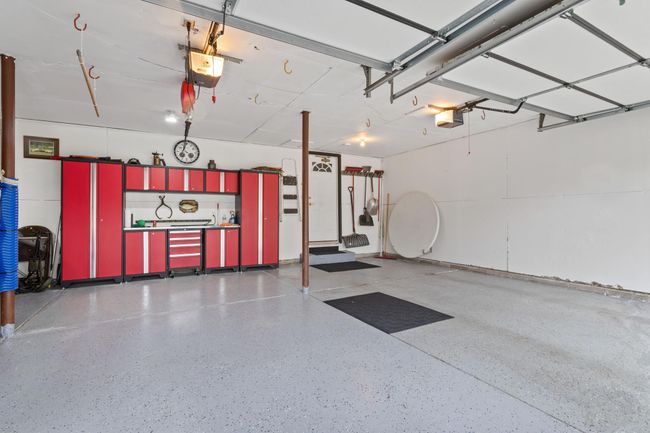 HUGE THREE stall garage | Image 23