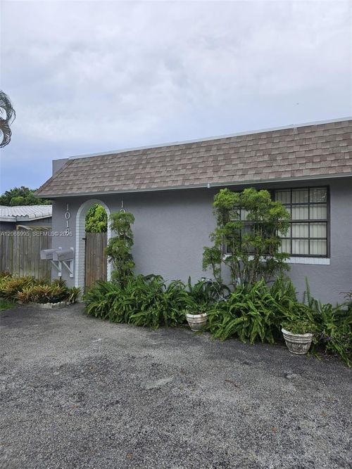 a-1008 Ne 34th Ct, Oakland Park, FL, 33334-2826 | Card Image