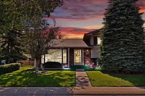 256 Parkwood Close Se, Calgary, AB, T2J3V6 | Card Image