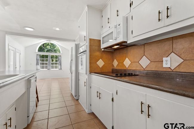 2213 Suanne Dr, House other with 3 bedrooms, 2 bathrooms and null parking in Tyler TX | Image 11