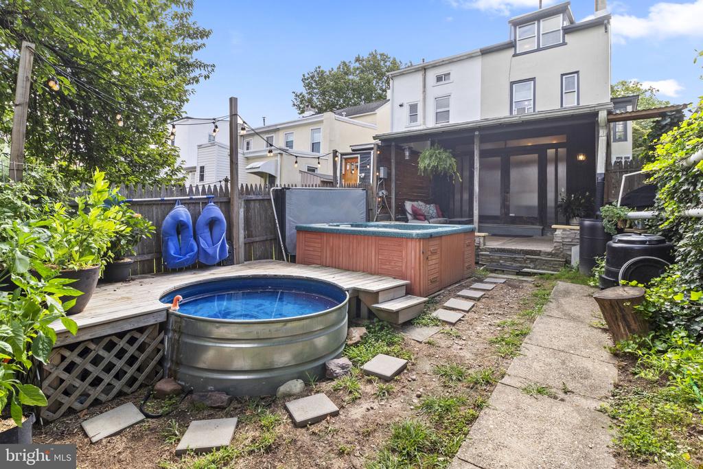 Green Ln, Philadelphia, PA 19128