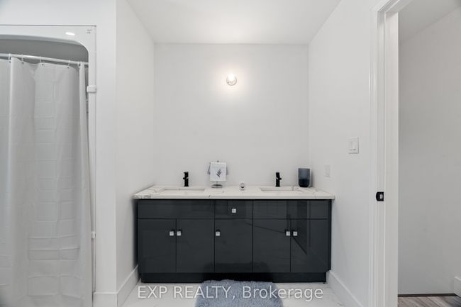 250 William St E, House other with 3 bedrooms, 2 bathrooms and 3 parking in Parkhill ON | Image 22