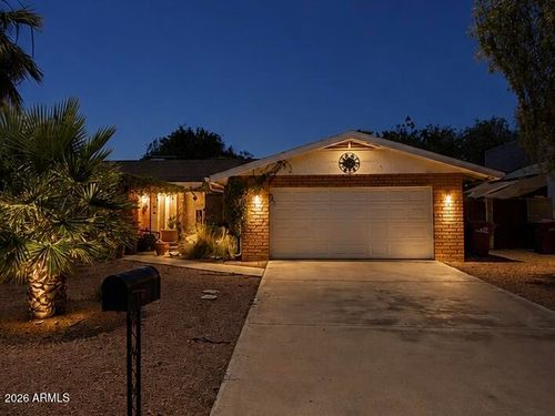 3008 N 82nd St, Scottsdale, AZ, 85251-5832 | Card Image