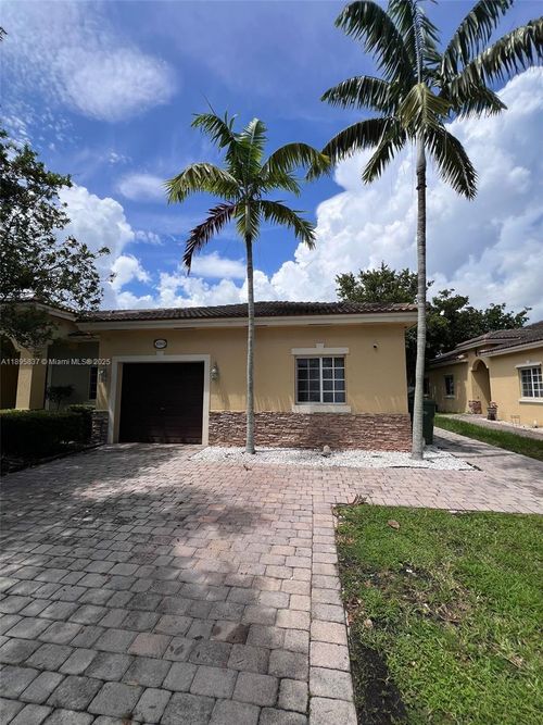 3353 Ne 11th Dr, Homestead, FL, 33033-5889 | Card Image