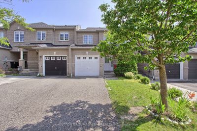 33 Lodgeway Dr, Home with 3 bedrooms, 2 bathrooms and 2 parking in Vaughan ON | Image 2