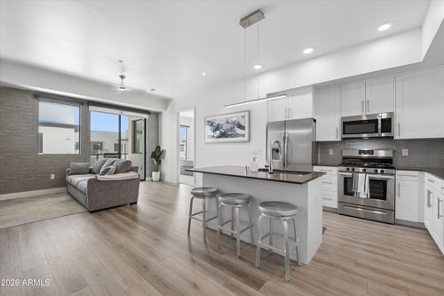 4015-7300 E Earll Dr, Scottsdale, AZ, 85251-7265 | Card Image
