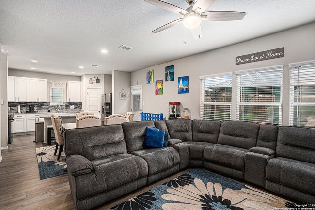 7129 Pisces Way, House other with 3 bedrooms, 3 bathrooms and null parking in Converse TX | Image 8