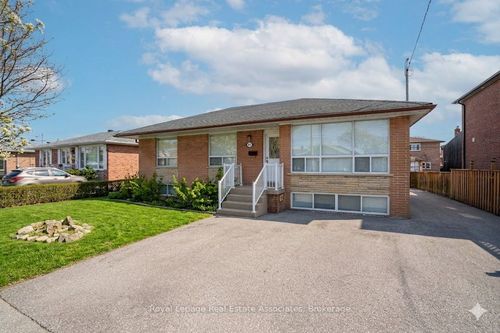 2874 Weston Rd, North York, ON, M9M2S3 | Card Image