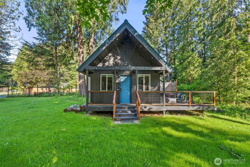 110 Mount Rainier Dr, Packwood, WA, 98361-9733 | Card Image