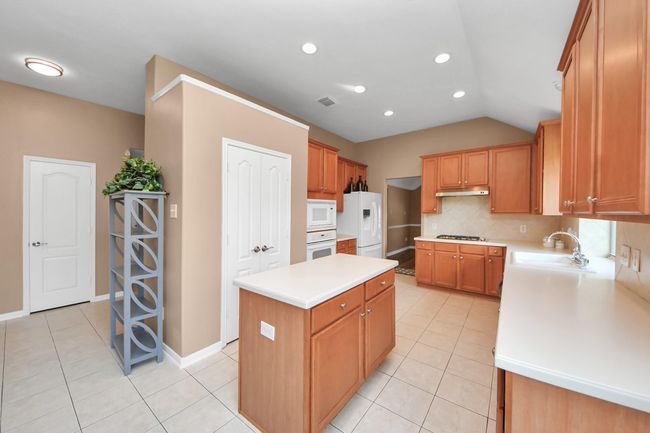 1705 White Willow Ln, House other with 4 bedrooms, 2 bathrooms and 2 parking in Pearland TX | Image 26