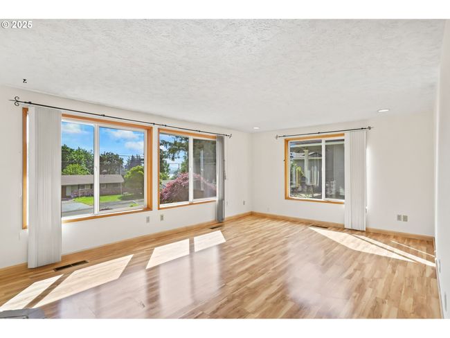 2335 5 Th St, House other with 3 bedrooms, 2 bathrooms and 2 parking in Columbia City OR | Image 6